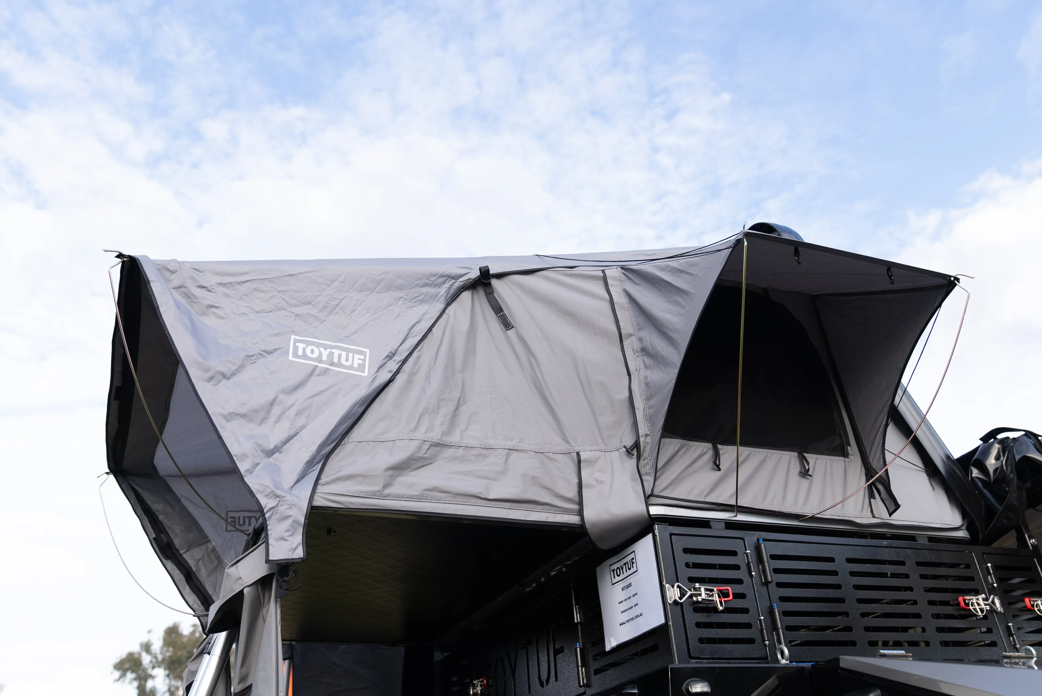 HT1600 - Hard Shell Roof Top Tent