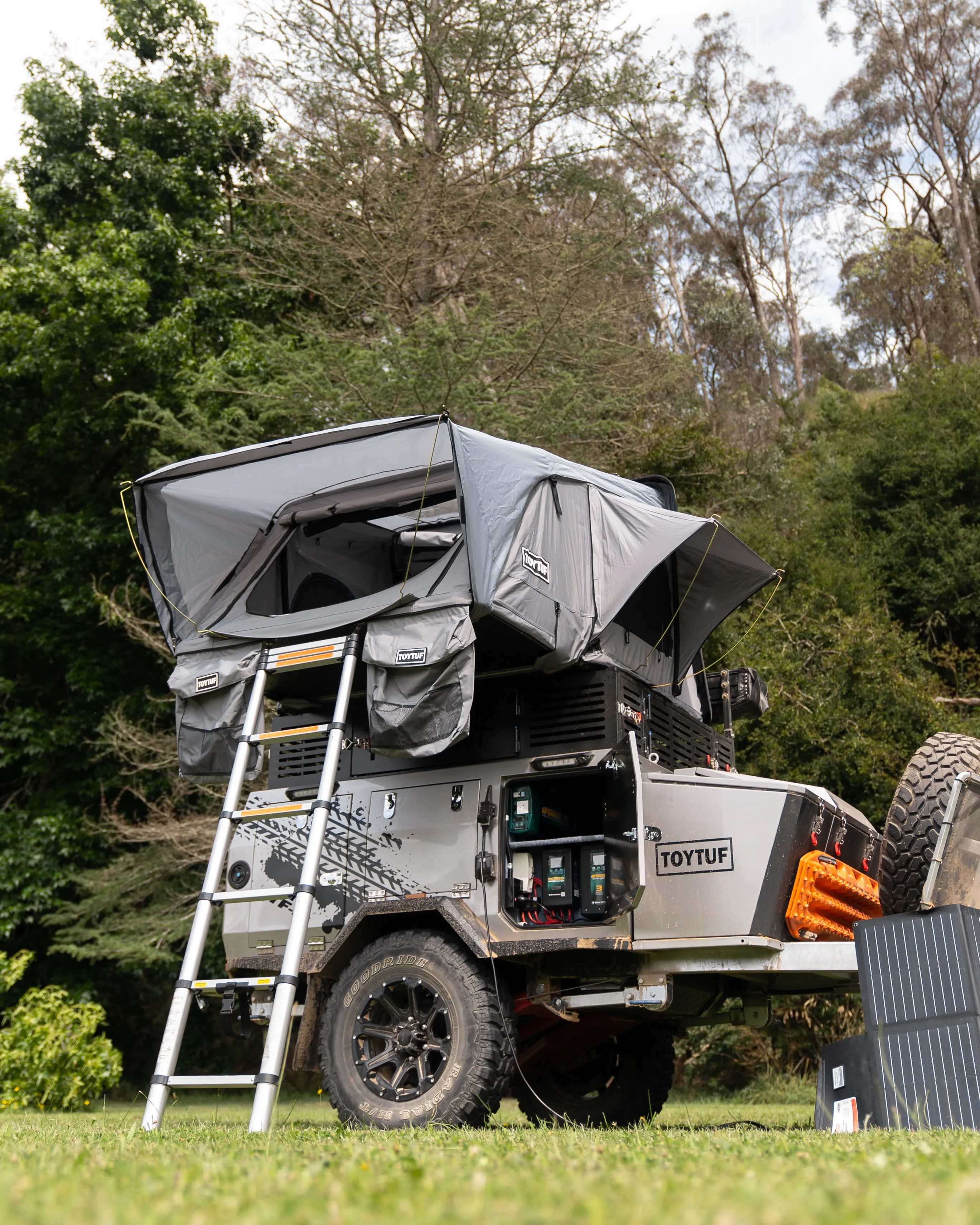 HT1600 - Hard Shell Roof Top Tent