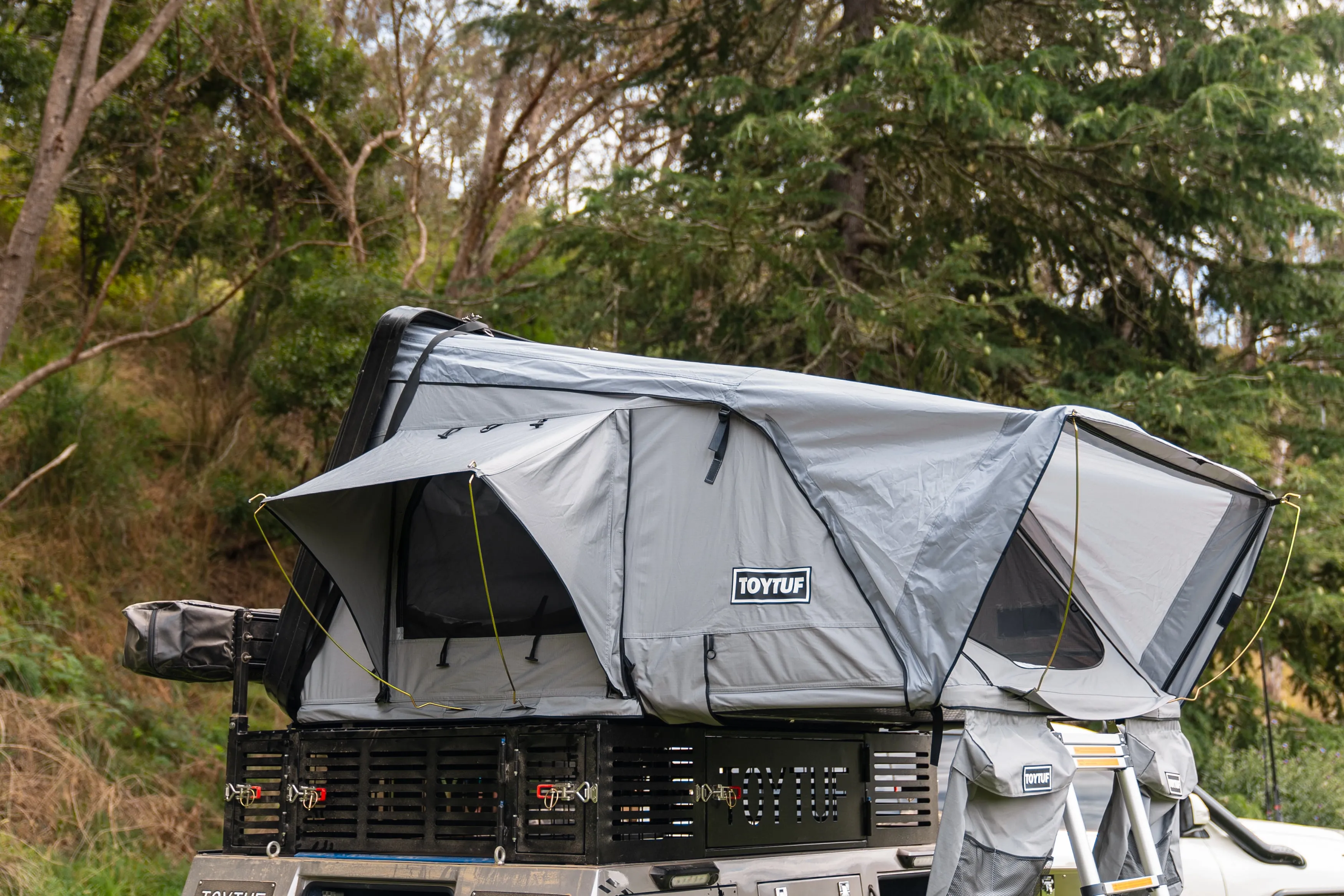 HT1600 - Hard Shell Roof Top Tent