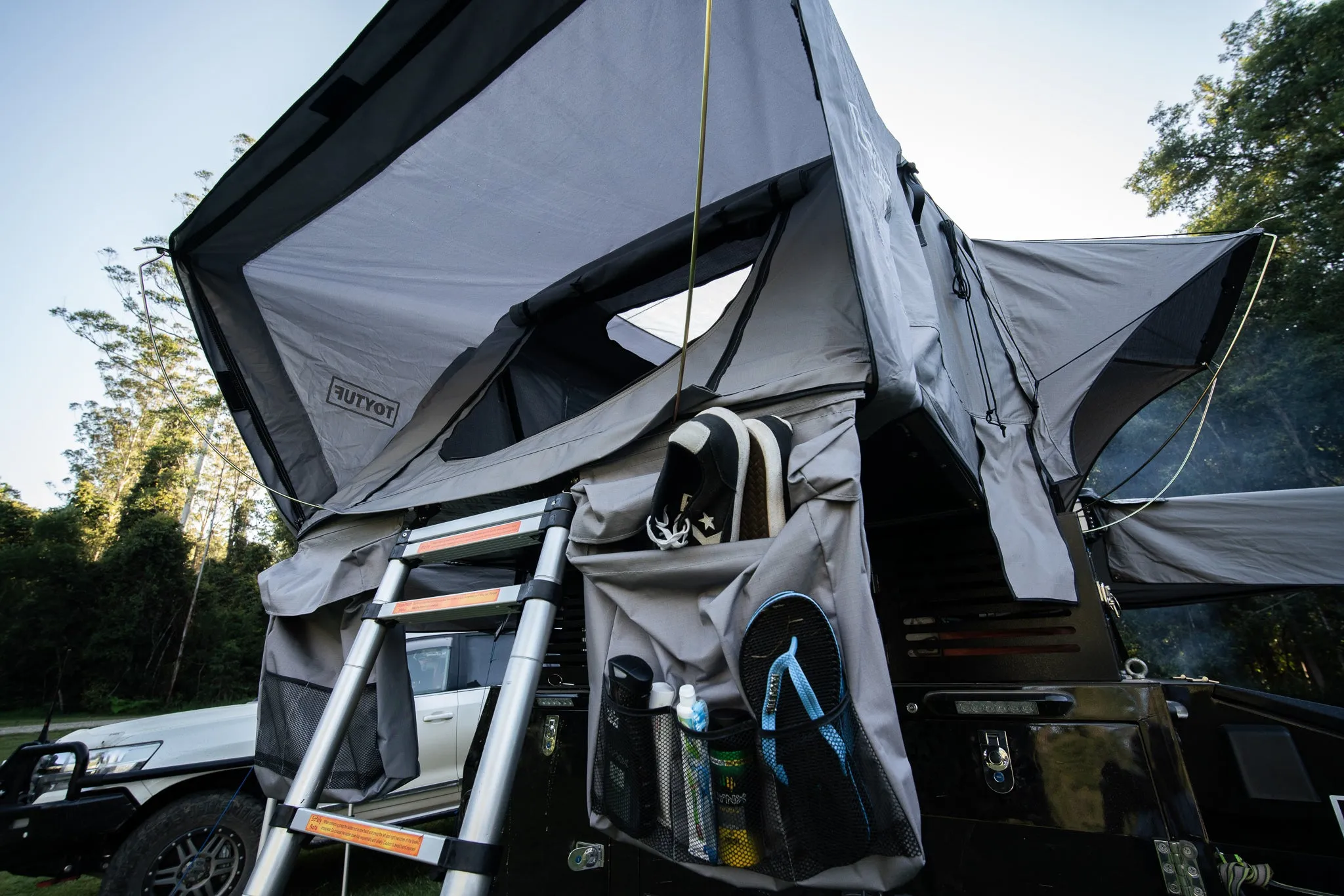 HT1600 - Hard Shell Roof Top Tent